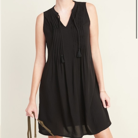 Old Navy Dresses & Skirts - Old Navy Sleeveless Tie Neck Swing Dress XXL